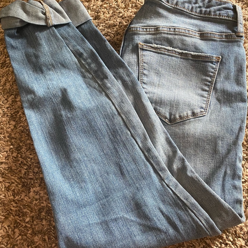 Scuffed cropped jean